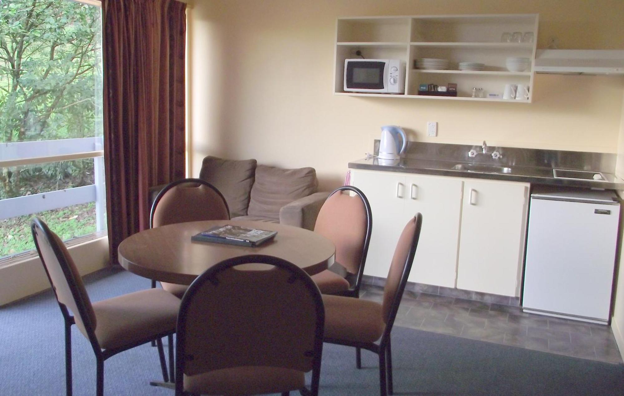 Caves Motor Inn Те-Куити Экстерьер фото