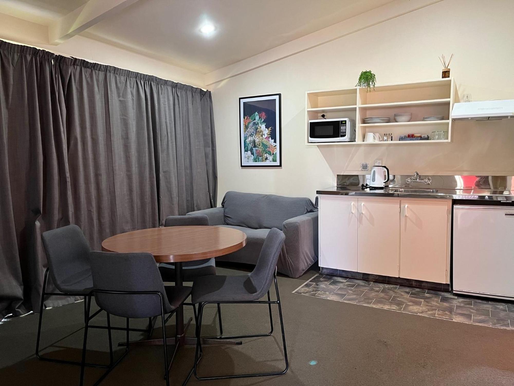 Caves Motor Inn Те-Куити Экстерьер фото